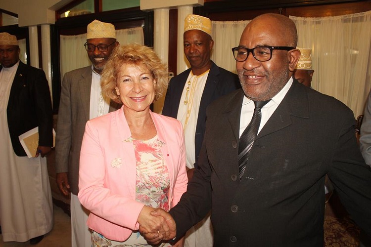 image Diplomatie : Comores/France   Jacqueline Bassa-Mazzoni présente ses lettres de créance